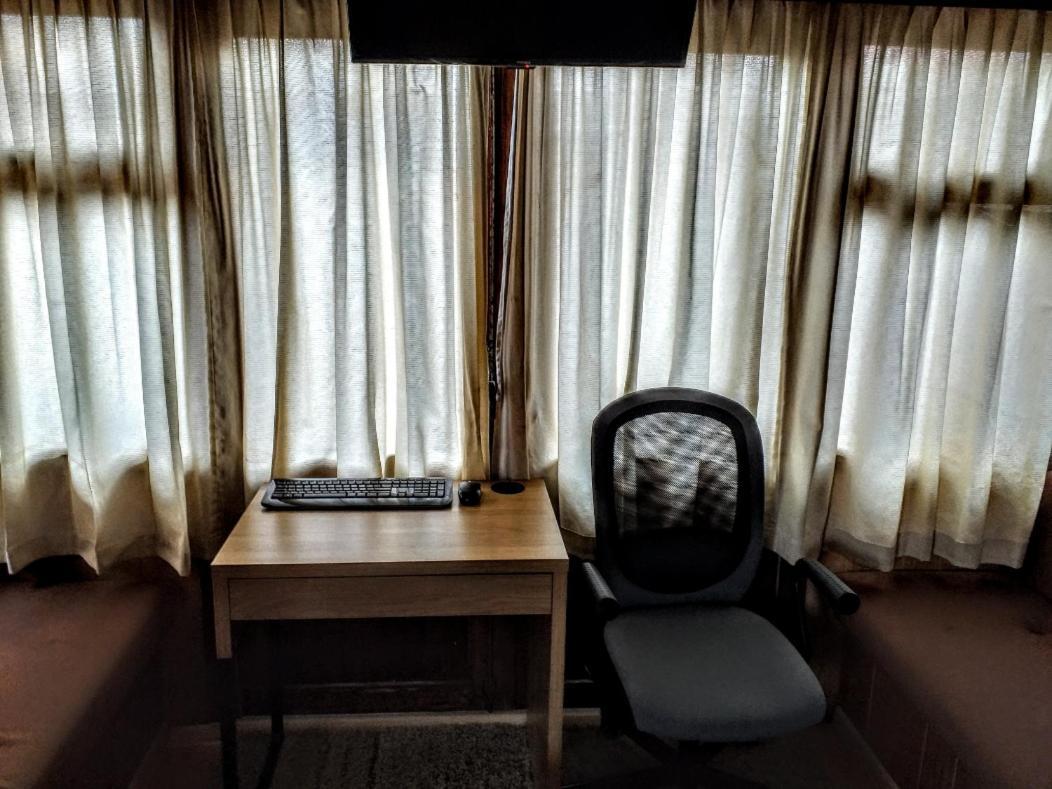 Two Rooms Rustic House - Self Check-In Bukarest Kültér fotó