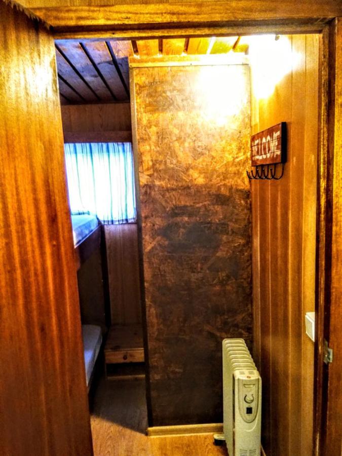 Two Rooms Rustic House - Self Check-In Bukarest Kültér fotó