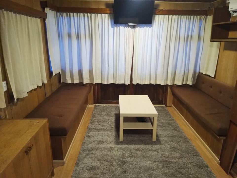 Two Rooms Rustic House - Self Check-In Bukarest Kültér fotó